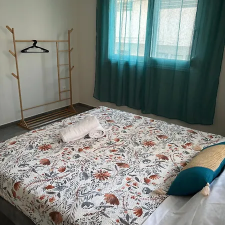 Coral Urbanite Apartment